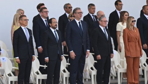 VUČIĆ NA JELISEJSKIM POLJIMA: Šamar Pariza svim domaćim i stranim srbomrscima