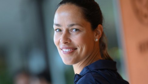 ANA IVANOVIĆ BLISTA NAKON RAZVODA: Rodila je troje dece i izgleda nikad bolje (FOTO)