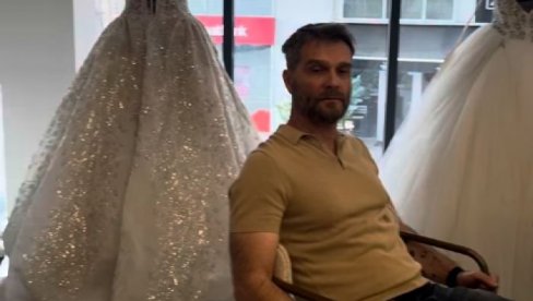 STARIJI JE OD NJENOG OCA: Naš glumac bira venčanicu sa 23 godine mlađom verenicom, a evo šta nju najviše brine (VIDEO)