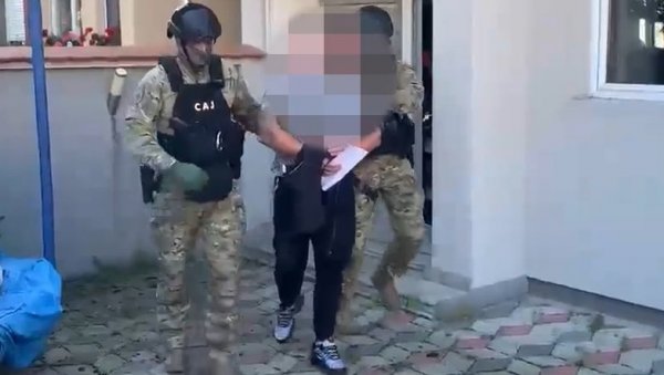 БРЗОМ АКЦИЈОМ МУП-А РАЗБИЈЕНА МРЕЖА КРИЈУМЧАРА: Погледајте како су ухапшени (ВИДЕО)