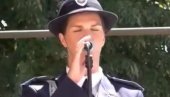 POLICAJKA NAPISALA UNIFORMU PLAVU: Premijera na svečanosti MUP-a (VIDEO)