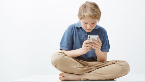 MOJ CEO ŽIVOT  JE U TELEFONU! Ispovest italijanskog dečaka (14) koji se leči od zavisnosti od interneta