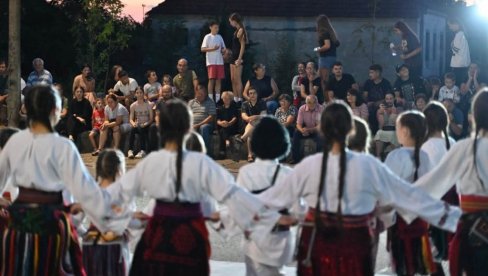 NARODNA TRADICIJA ŽIVI U SVILAJNCU: Manifestacije održane u Dubnici i Lukovici (FOTO)