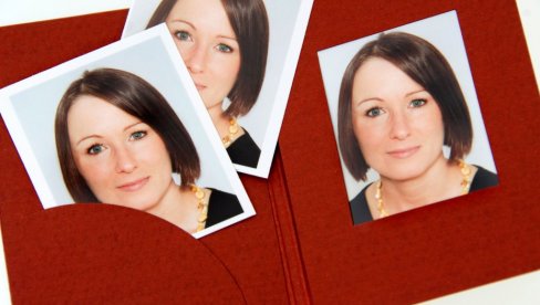 OSMEH NIJE DOZVOLJEN: Evo zašto ne smete da se smejete na fotografiji za ličnu kartu ili pasoš u Srbiji