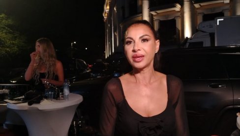 PUBLIKA ME VOLI 22 GODINE, A NAJLEPŠE TEK DOLAZI: Tina Ivanović o postojanju na estradi, hitovima i karijeri koja ne posustaje (FOTO)