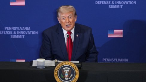 НЕ СМЕЈУ СЕ МЕШАТИ ДВА СУКОБА“: Од Трампа затражено да обузда Кијев после напада на Иран