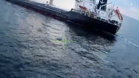 RUSKI DRON POTAPA UKRAJINSKI BROD: Isplivao neverovatan snimak sa Crnog mora (VIDEO)