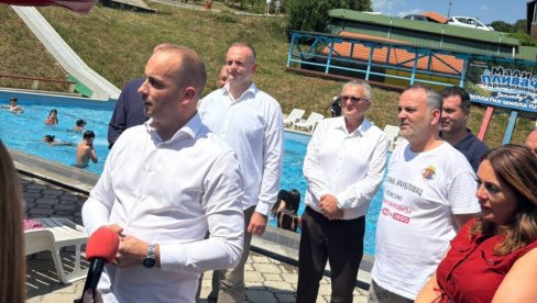 OPŠTINA ARANĐELOVAC OBRADOVALA NAJMLAĐE! Otvorena besplatna škola plivanja, već prijavljeno 720 osnovaca