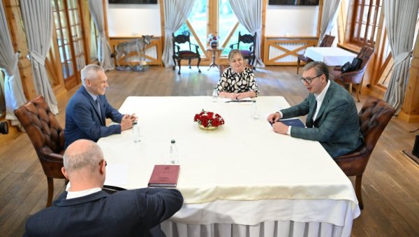 ВУЧИЋ СЕ ОГЛАСИО НАКОН СУСРЕТА СА БОЦАН-ХАРЧЕНКОМ: Врло добар састанак са амбасадором Русије