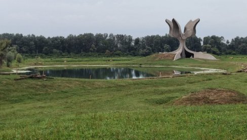 NOVOSTI U JASENOVCU: Jeziva tišina na najvećem stratištu Srba (FOTO/VIDEO)