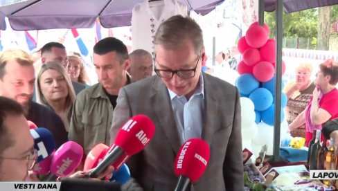 NE DIRAJTE NAM U KOREN, SRBIJA ĆE SE BORITI JAČE NEGO IKADA Vučić uporedio Srbiju sa šljivom, pa odbrusio opoziciji: Oni se stide svoje pol