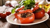RECEPT ZA PUNJENI PARADAJZ: Letnji ručak kome ćete se vraćati