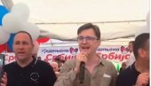 MILENKO JOVANOV ZAPEVAO: Fantastična atmosfera u Lučanima, druženje sa narodom, trubači i šef poslaničke grupe SNS za mikrofonom (VIDEO)