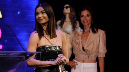 KAO DA NE STARI: Marija Karan (44) u bikiniju (FOTO)