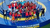 SCENA ZA ISTORIJU MUNDIJALA: Donald Tramp uručio medalje i pehar svetskim šampionima! (FOTO)