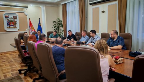 PO KVADRATU PALO 38,7 LITARA KIŠE: Gradonačelnik Niša sa saradnicima dogovorio mere za sprečavanje posledica poplava