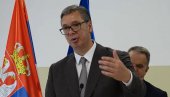 PREDSEDNIK POSTAVIO BLOKADERSKI DANAS NA MESTO: Ako ne vidite uspehe Srbije, mogu da vam posudim moje naočare