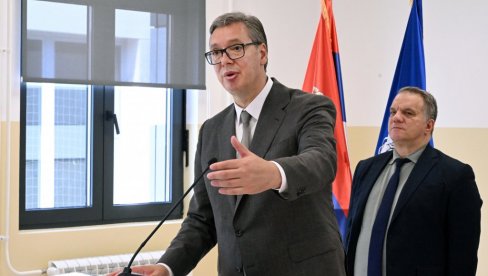 PREDSEDNIK POSTAVIO BLOKADERSKI DANAS NA MESTO: Ako ne vidite uspehe Srbije, mogu da vam posudim moje naočare