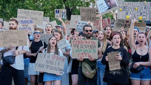 BERLIN UZ KIJEVSKE DEMONSTRANTE: Na stranu smenjenog ministra odbrane Ukrajine stao i deo stranih političara