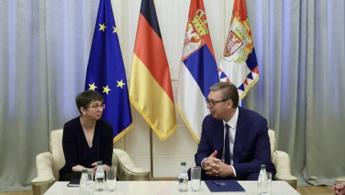 OPROŠTAJNI SUSRET NA ANDRIĆEVOM VENCU: Oglasio se Vučić posle sastanka sa nemačkom ambasadorkom Ankom Konrad (FOTO)