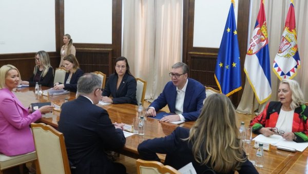 ВАЖАН САСТАНАК: Вучић се састао са делегацијом Европске банке за обнову и развој за Југоисточну Европу (ФОТО)