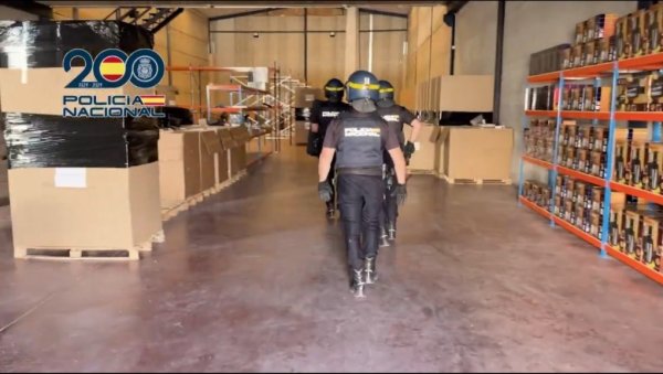 ЗАПЛЕЊЕНО 118 КИЛОГРАМА МАРИХУАНЕ: Шпанска полиција привела 14 осумњичених за трговину дрогом