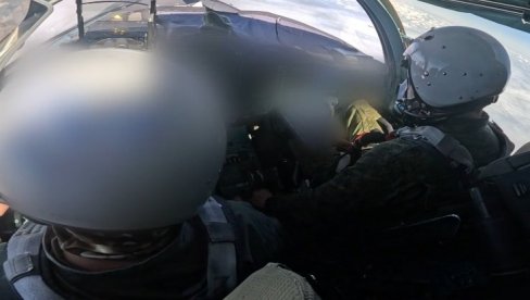 SNIMAK IZ KABINE PILOTA Su-34: Izbacili bombe u zapadnoj Ukrajini, a onda je stigla potvrda - uništeni su