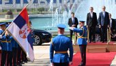 NAJVIŠE DRŽAVNE POČASTI I CRVENI TEPIH ZA BABIŠA: Premijer Macut dočekao svog češkog kolegu (FOTO/VIDEO)