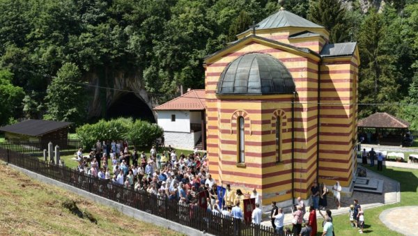 РОЂЕН У НЕМАЧКОЈ, ЗАМОНАШИО СЕ У СРБИЈИ: Једиствен догађај у манастиру Рибница у Паштрићу код Мионице