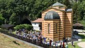 ROĐEN U NEMAČKOJ, ZAMONAŠIO SE U SRBIJI: Jedistven događaj u manastiru Ribnica u Paštriću kod Mionice