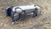DVOJE DECE OSTALO BEZ MAJKE: Stravična saobraćajna nesreća u Kikindi - Medicinska sestra (34) autom sletela u kanal i poginula