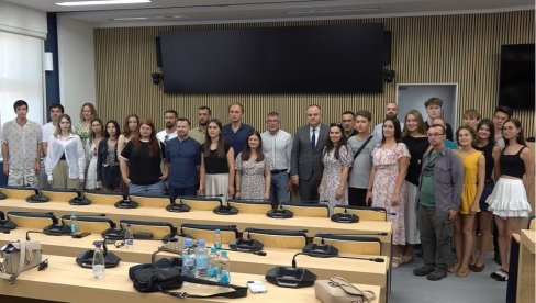 „SRPSKI JE ZNATI“: Polaznici letnje škole srpskog jezika iz Evrope i Azije u Herceg Novom