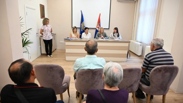 УРУЧЕНИ УГОВОРИ У СВИЛАЈНЦУ: Помоћ избеглима и расељенима у грађевинском материјалу