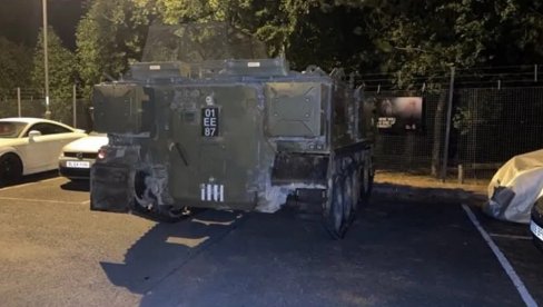 HAOS U VOJNOJ BAZI U BRITANIJI: Pijani vojnici ukrali oklopno vozilo i gazili automobile (VIDEO)