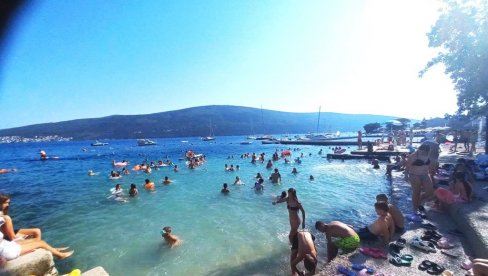 DECA UŽIVALA NA MORU U BAOŠIĆIMA: Mladi Despotovčani deset dana besplatno letovali (FOTO)