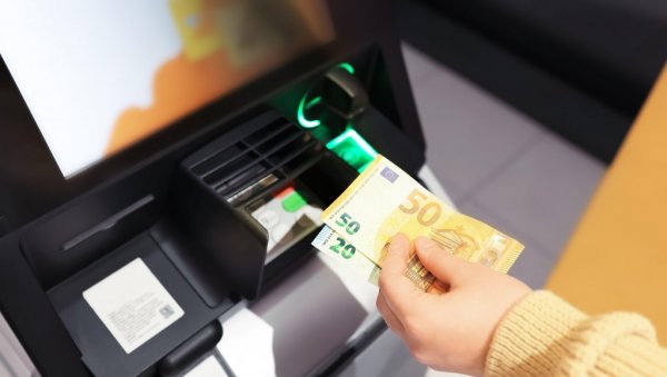 БАНКОМАТ И ЛАЖНЕ НОВЧАНИЦЕ: Провера иза које се крије читав низ сензора и технологија - Овако открива аутентичност новца!