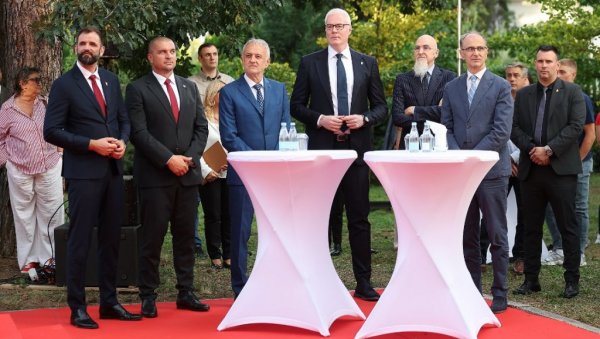 СРЕЋНО У ТАРАНТУ: Премијер Мацут испратио српске спортисте на Медитеранске игре