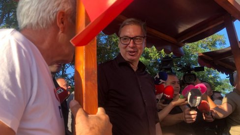 PREDSEDNIK SA NARODOM: Vučić u Drežniku