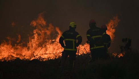 HELIKOPTERI I DRONOVI SE BORE PROTIV VATRENE STIHIJE: Do sada evakuisano preko 200.000 ljudi, situacija dramatična (FOTO)
