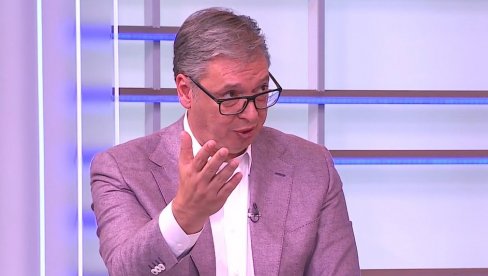 IMBECILU GOVORI TAKO JE, TAKO JE:  Vučić o Lučiću, Paunovićevoj i onima koji ruše zemlju