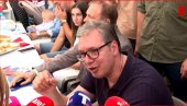 ВУЧИЋ СА НАРОДОМ У БАНОВОМ ПОЉУ КОД БОГАТИЋА: За три дана видећете машине које ће да наставе да раде (ФОТО/ВИДЕО)