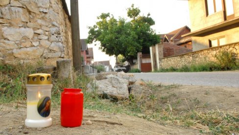 GLEDAJU NAS POPREKO ČIM ČUJU DA SMO IZ JABUKOVCA: Na današnji dan pre 19 godina Nikola Radosavljević ubio 9 meštana i zavio selo u crno