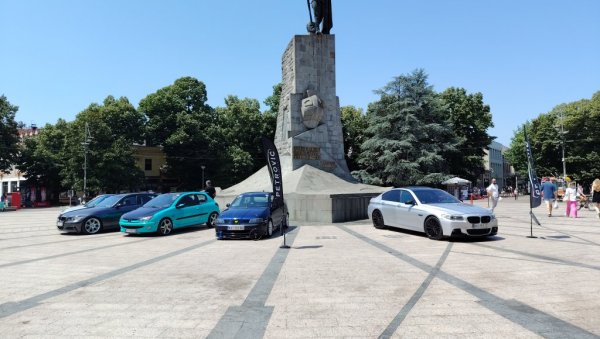 ПОМОЋ ЗА ХРАБРУ МИУ: Хуманитарни ауто скуп у центру Краљева