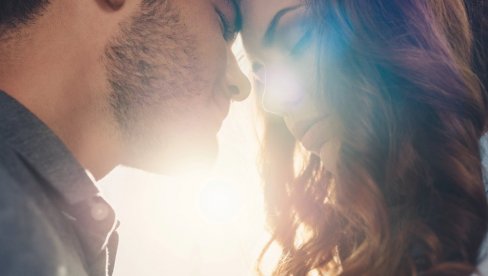 JEDAN GEST JE SIGURAN ZNAK DA VAS PARTNER VOLI: Psiholozi kažu da je veliki dokaz ljubavi