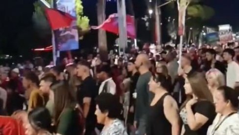 ХАОС У АЛБАНИЈИ: Полицију гађали јајима, на улице изашла јединица Орао (ВИДЕО)