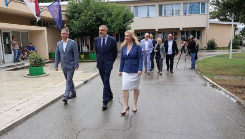 У ВРАЊУ СМЕШТЕНЕ 72 ОСОБЕ: Амбасадор Украјине у Србији Олександар Литвиненко посетио Центар за азил