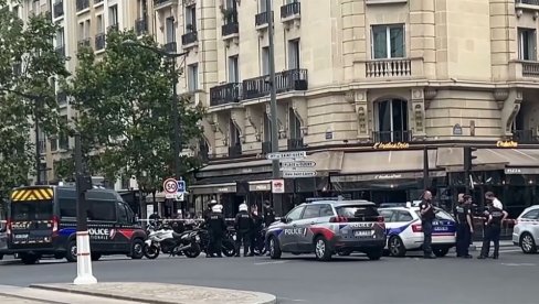 АЛАХ МИ ЈЕ ОВО НАРЕДИО: Мушкарац ножевима напао три жене у Паризу, испливали детаљи (ВИДЕО)