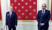 ПРЕТИ МУ ПАРАДАЈЗ РЕВОЛУЦИЈА: Иако се трудио да се приближи ЕУ, Пашињан моли Путина за помоћ