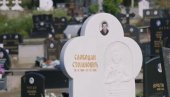 РУГАЊЕ СРПСКИМ ЖРТВАМА: Елфета ужива привилегије у затвору, крвинчки убила Слободана (11), а сад свако мало шета у близини његове куће