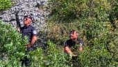 ЕКСКЛУЗИВНЕ ФОТОГРАФИЈЕ ШИПТАРСКИХ СНАЈПЕРИСТА: Куртијеви специјалци на нишану држали Србе код Призрена (ФОТО)